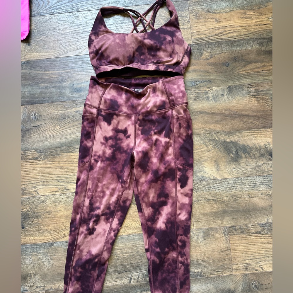 Victoria’s Secret leggings and sports bra